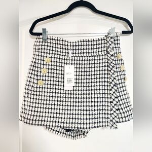 New with Tags Derek Lan 10 Crosby. White and Black Skort Size 6.